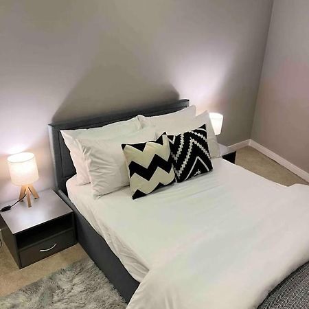 Modern Room Homestay In Apartment With Private Bathroom Croydon Exterior photo
