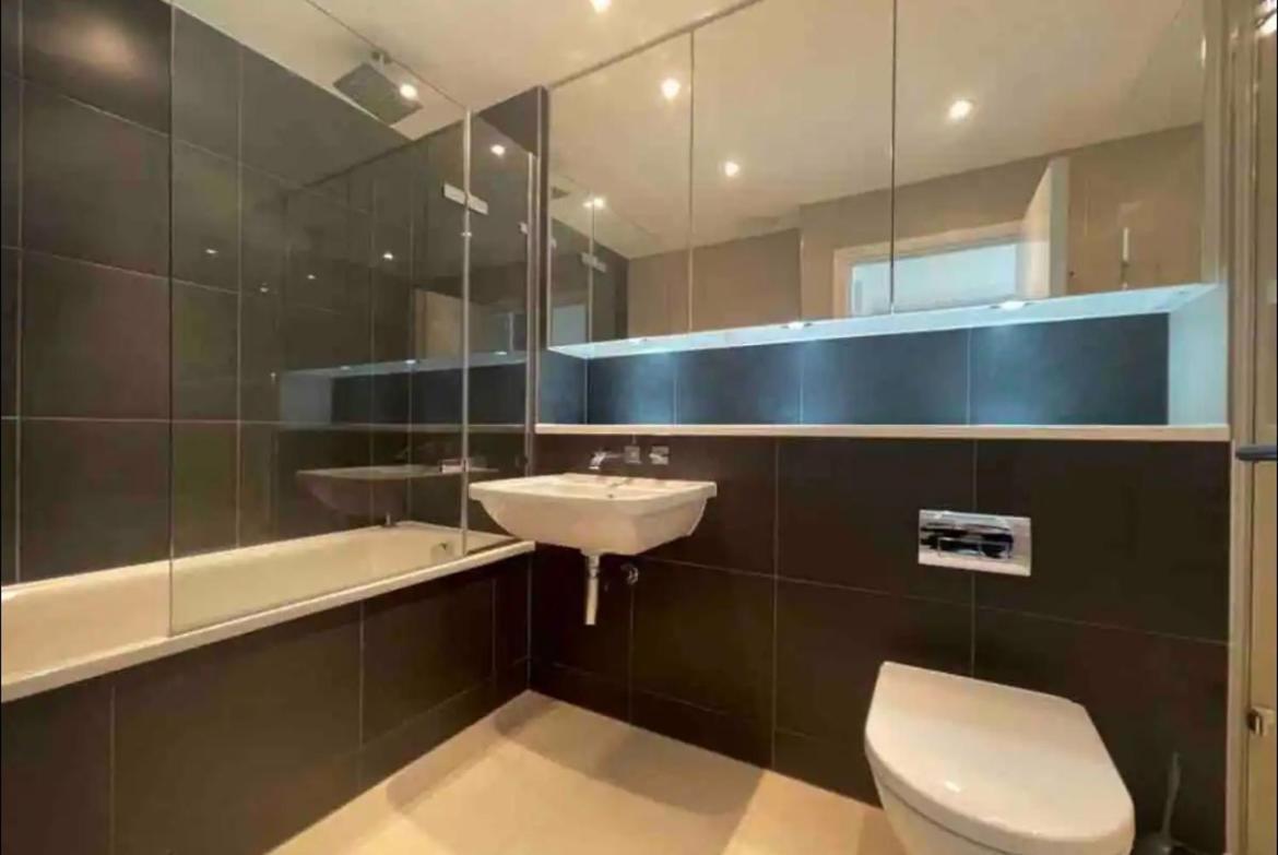 Modern Room Homestay In Apartment With Private Bathroom Croydon Exterior photo