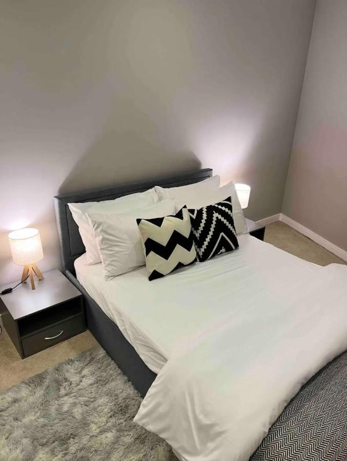 Modern Room Homestay In Apartment With Private Bathroom Croydon Exterior photo