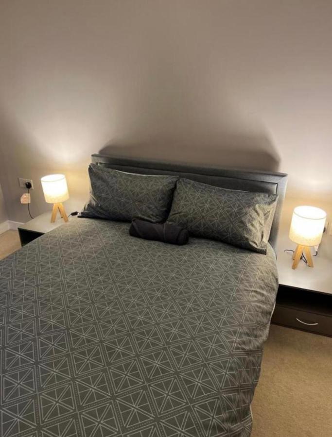 Modern Room Homestay In Apartment With Private Bathroom Croydon Exterior photo